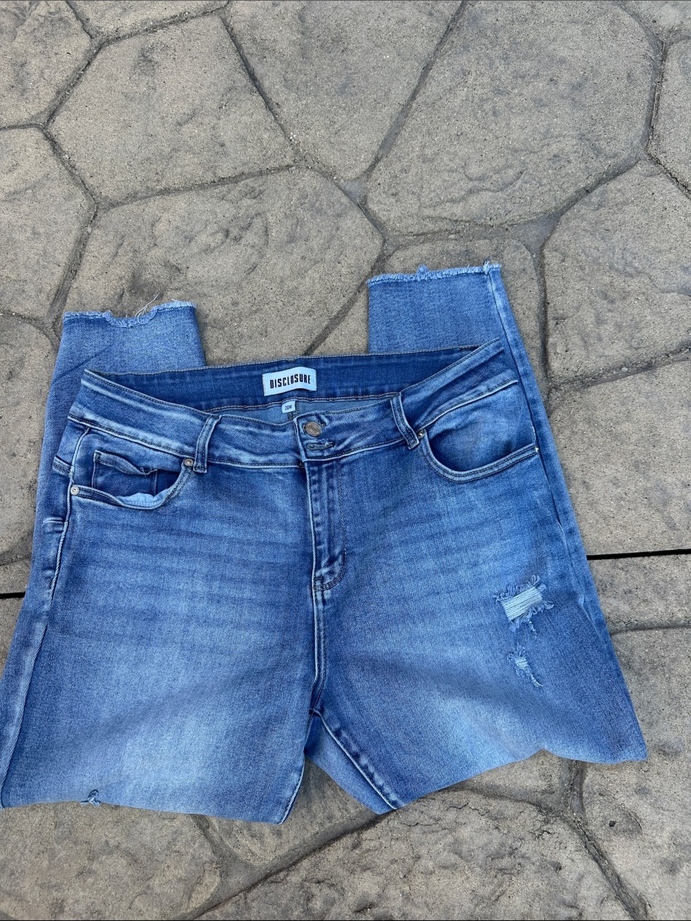 Disclosure light washed ankle jeans